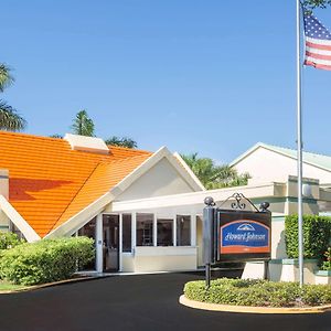 Howard Johnson By Wyndham Vero Beach / Downtown